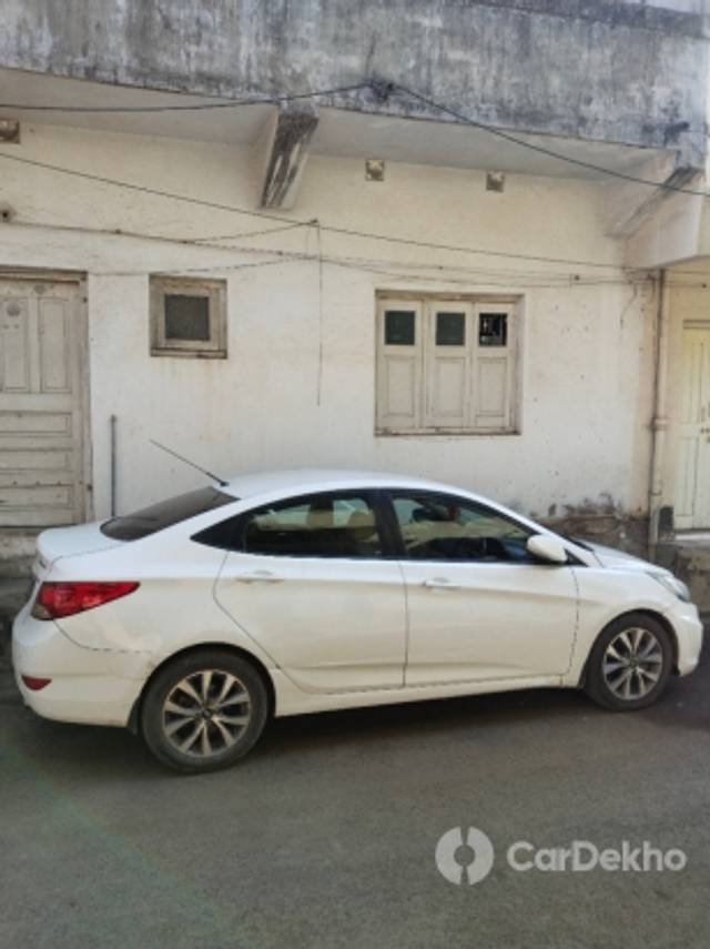 https://stimg2.cardekho.com/images/usedcarimages/large/3-2023/3654080/IMG_20221212_110245.jpg?imwidth=6401