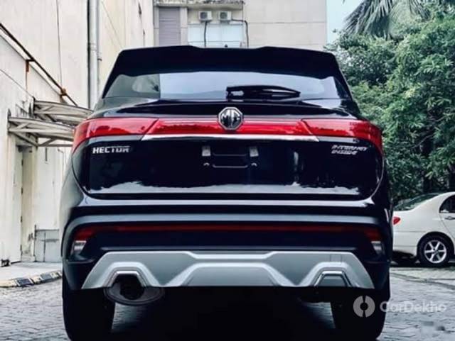 https://stimg2.cardekho.com/images/usedcarimages/large/3-2023/3654166/images(25).jpg?imwidth=6400