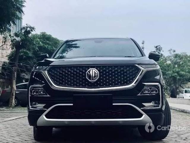 https://stimg2.cardekho.com/images/usedcarimages/large/3-2023/3654166/images(26).jpg?imwidth=6401