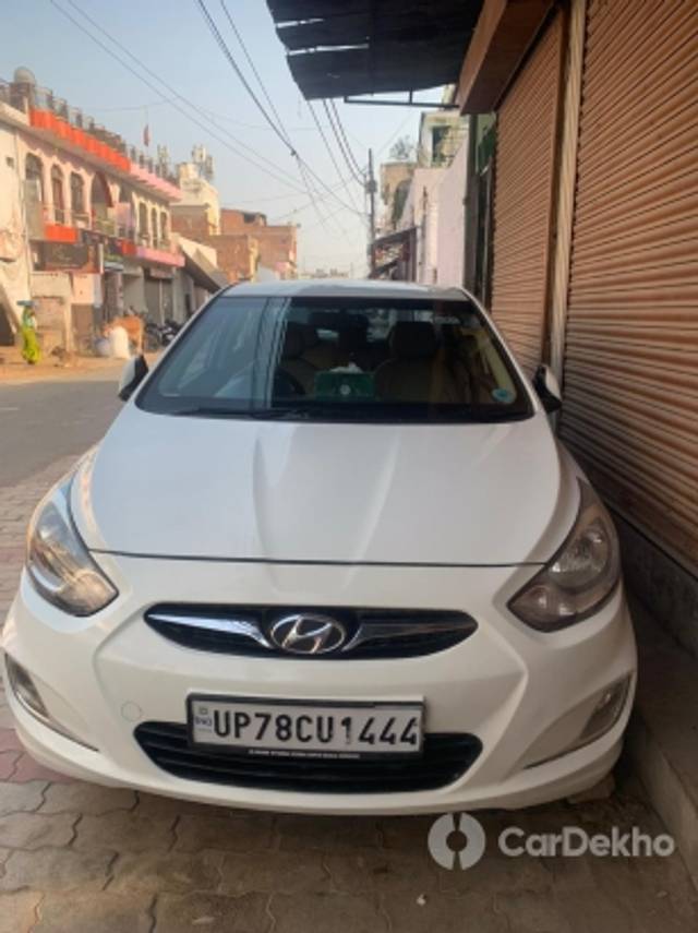 https://stimg2.cardekho.com/images/usedcarimages/large/3-2023/3654393/031F6CF0-D8AD-472D-BDE8-70B850BBBF63.jpg?imwidth=6400