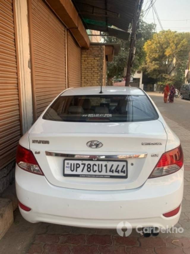https://stimg2.cardekho.com/images/usedcarimages/large/3-2023/3654393/4319EEB4-BD55-45EF-A434-5EF751B3A470.jpg?imwidth=6402