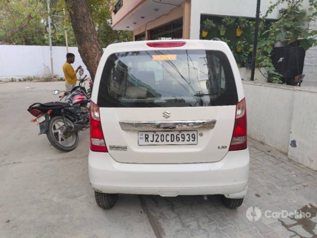https://stimg2.cardekho.com/images/usedcarimages/large/3-2023/3654403/IMG_20230318_175444.jpg?imwidth=6400
