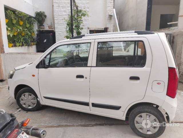 https://stimg2.cardekho.com/images/usedcarimages/large/3-2023/3654403/IMG_20230318_175450.jpg?imwidth=6401