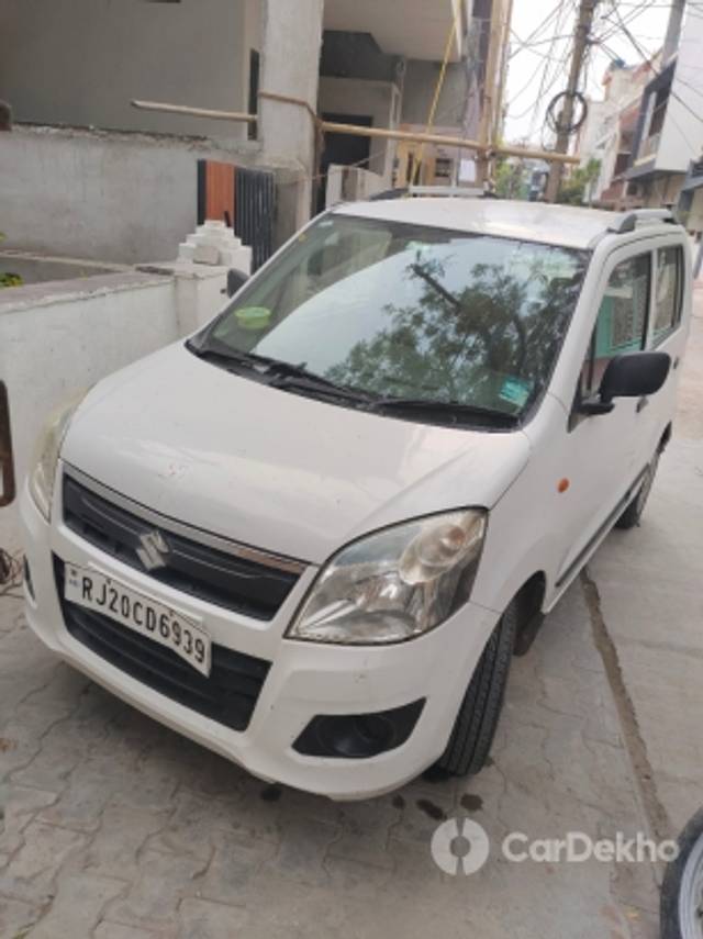 https://stimg2.cardekho.com/images/usedcarimages/large/3-2023/3654403/IMG_20230318_175459.jpg?imwidth=6402