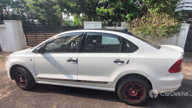 https://stimg2.cardekho.com/images/usedcarimages/large/3-2023/3654416/20230311_153925.jpg?imwidth=6402