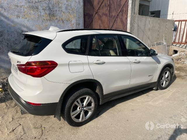 https://stimg2.cardekho.com/images/usedcarimages/large/3-2023/3654504/1296580B-5C84-4480-BCAB-2C4A65212ADD.jpg?imwidth=6401