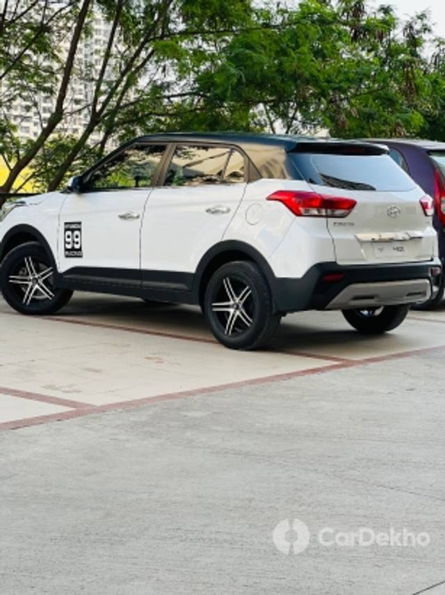 https://stimg2.cardekho.com/images/usedcarimages/large/3-2023/3654758/50E5C14D-FE05-46BF-B2AB-15E97923983B.jpg?imwidth=6400