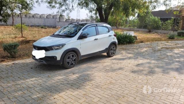 https://stimg2.cardekho.com/images/usedcarimages/large/3-2023/3654866/20230314_161404.jpg?imwidth=6400