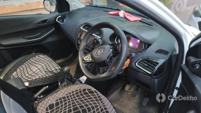 https://stimg2.cardekho.com/images/usedcarimages/large/3-2023/3654866/20230314_185721.jpg?imwidth=6402