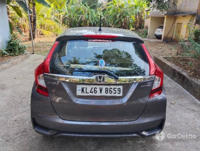 https://stimg2.cardekho.com/images/usedcarimages/large/3-2023/3654896/IMG_20230319_162414.jpg?imwidth=6402
