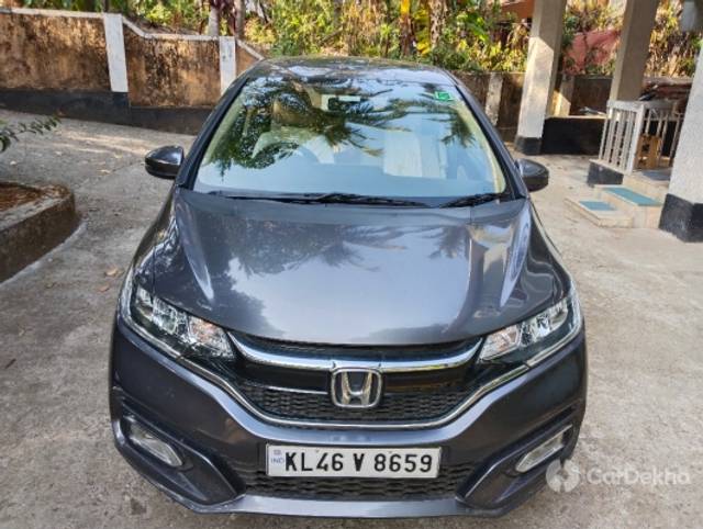 https://stimg2.cardekho.com/images/usedcarimages/large/3-2023/3654896/IMG_20230319_162436.jpg?imwidth=6400