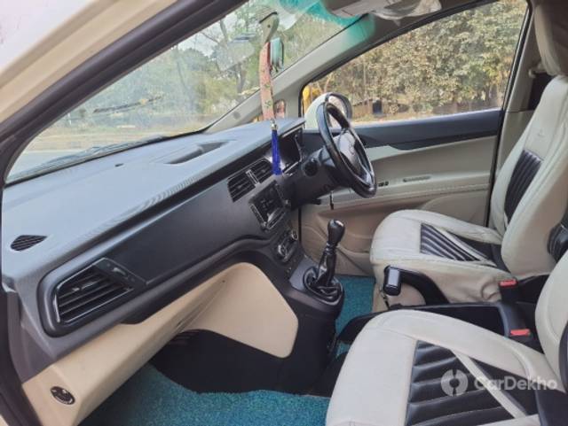 https://stimg2.cardekho.com/images/usedcarimages/large/3-2023/3655109/20230317_162953.jpg?imwidth=6401