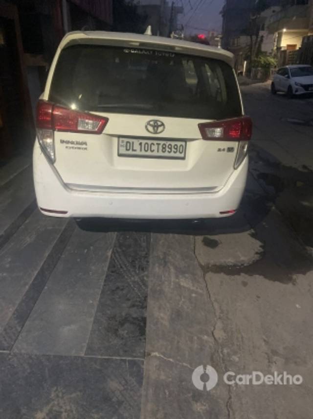 https://stimg2.cardekho.com/images/usedcarimages/large/3-2023/3655206/WhatsAppImage2023-03-19at11.26.40PM.jpg?imwidth=6400
