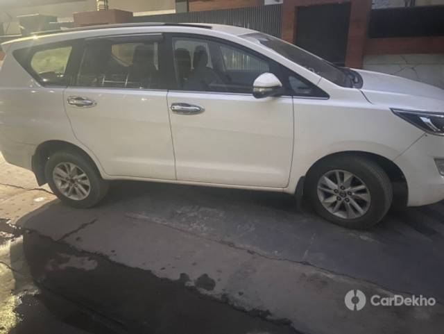 https://stimg2.cardekho.com/images/usedcarimages/large/3-2023/3655206/WhatsAppImage2023-03-19at11.26.42PM.jpg?imwidth=6402
