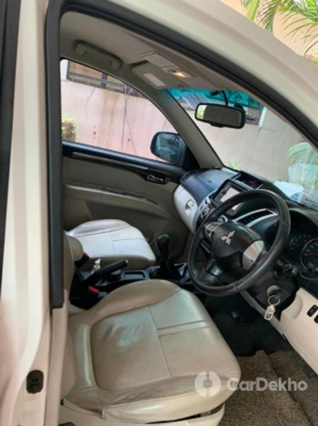 https://stimg2.cardekho.com/images/usedcarimages/large/3-2023/3655395/PHOTO-2023-01-17-11-14-0511.jpg?imwidth=6402