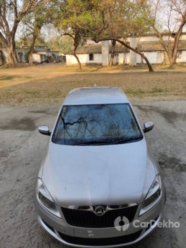 https://stimg2.cardekho.com/images/usedcarimages/large/3-2023/3655904/Car1.jpg?imwidth=6400