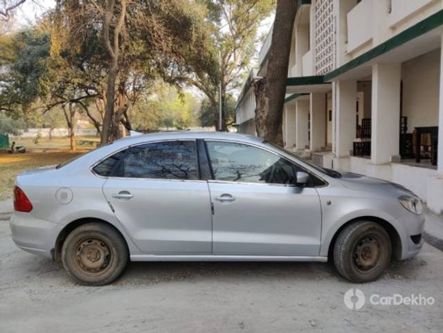 https://stimg2.cardekho.com/images/usedcarimages/large/3-2023/3655904/Car2.jpg?imwidth=6401