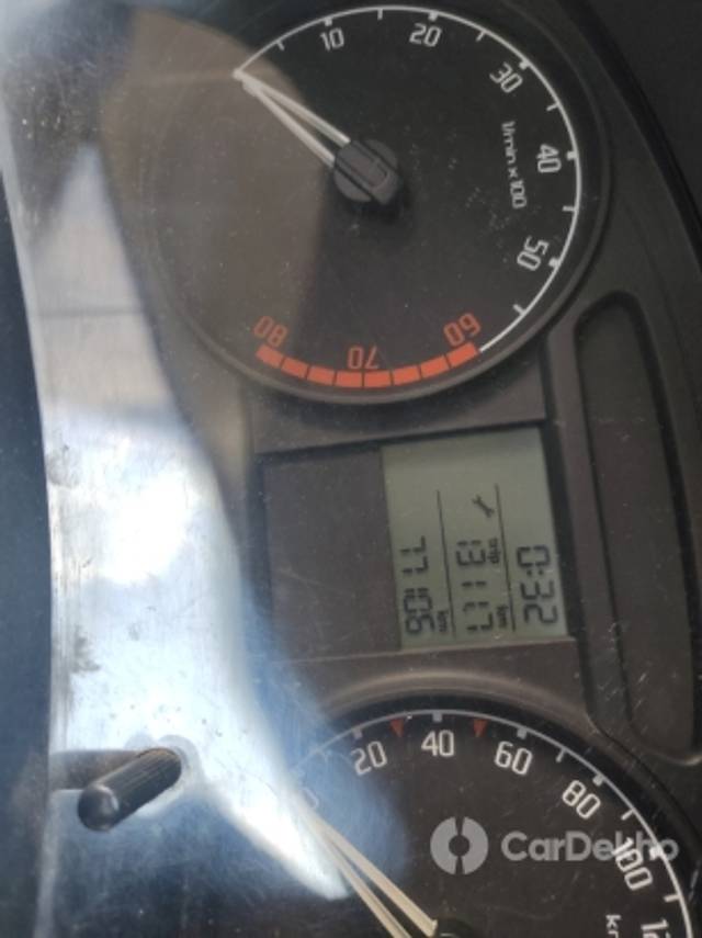 https://stimg2.cardekho.com/images/usedcarimages/large/3-2023/3656687/IMG_20230302_160034.jpg?imwidth=6402
