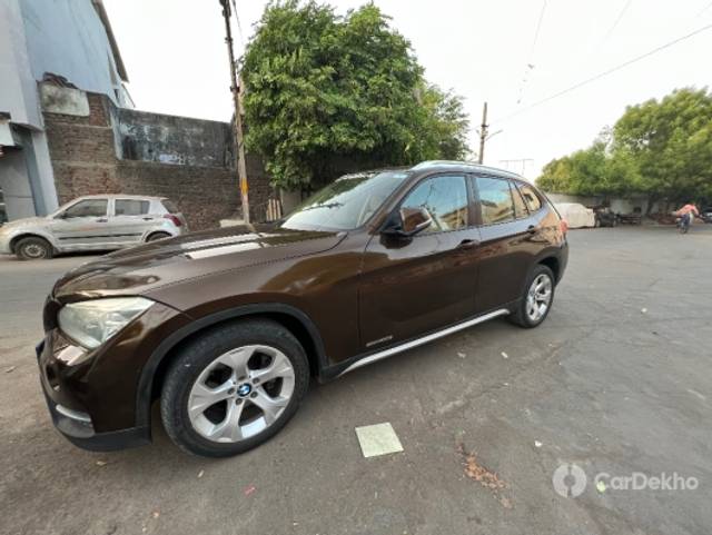 https://stimg2.cardekho.com/images/usedcarimages/large/3-2023/3656759/182E7B82-A01C-47E0-B84C-271BE73D0A53.jpg?imwidth=6400