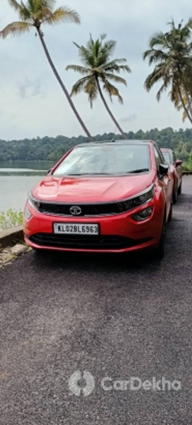 https://stimg2.cardekho.com/images/usedcarimages/large/3-2023/3658147/IMG-20220907-WA0047.jpg?imwidth=6400