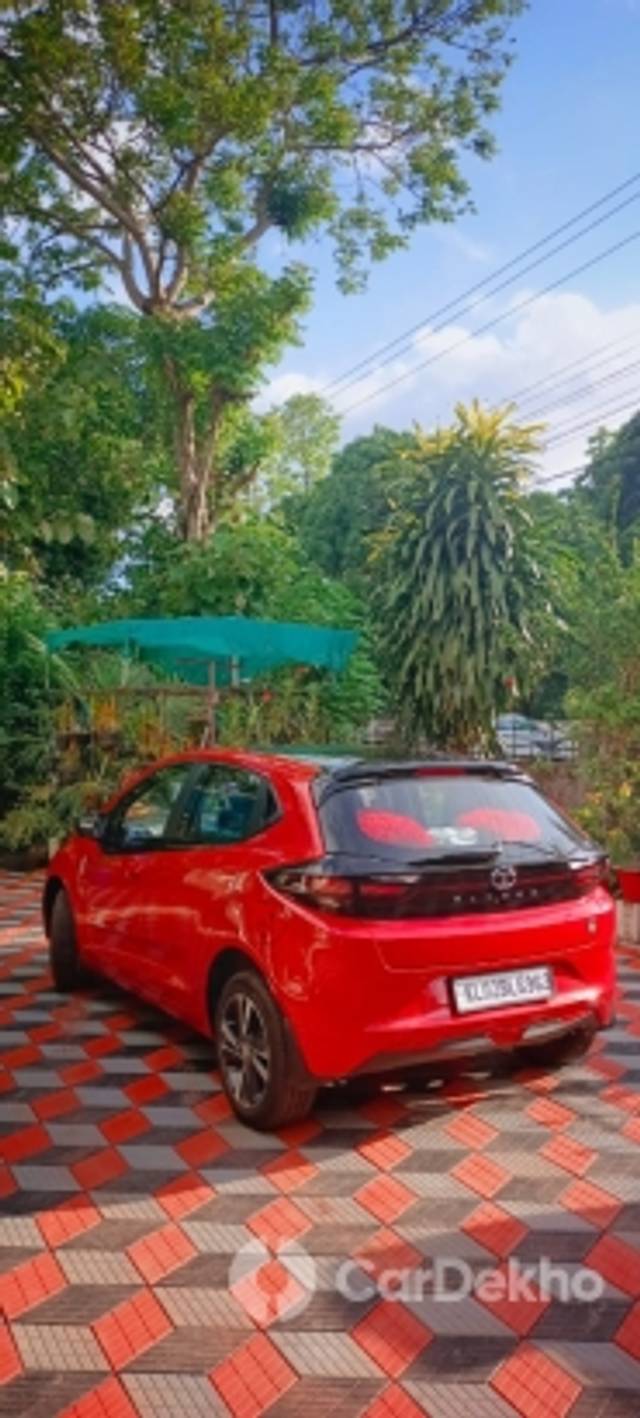 https://stimg2.cardekho.com/images/usedcarimages/large/3-2023/3658147/IMG-20220907-WA0049.jpg?imwidth=6401