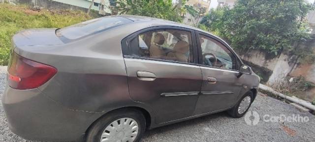 https://stimg2.cardekho.com/images/usedcarimages/large/3-2023/3658504/IMG-20230308-WA0065.jpg?imwidth=6402