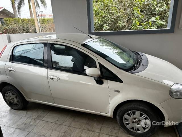 https://stimg2.cardekho.com/images/usedcarimages/large/3-2023/3658576/8898A5F1-C986-40CD-BE71-B027BBAC7F44.jpg?imwidth=6400
