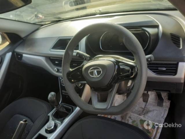 https://stimg2.cardekho.com/images/usedcarimages/large/3-2023/3658652/56732CE9-459C-442D-A559-FD796F5E4CD8.jpg?imwidth=6401