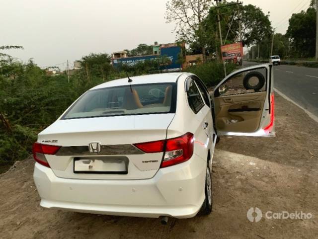 https://stimg2.cardekho.com/images/usedcarimages/large/3-2023/3658720/IMG_1749.jpg?imwidth=6401