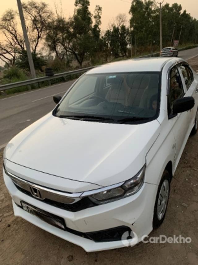 https://stimg2.cardekho.com/images/usedcarimages/large/3-2023/3658720/IMG_1753.jpg?imwidth=6400
