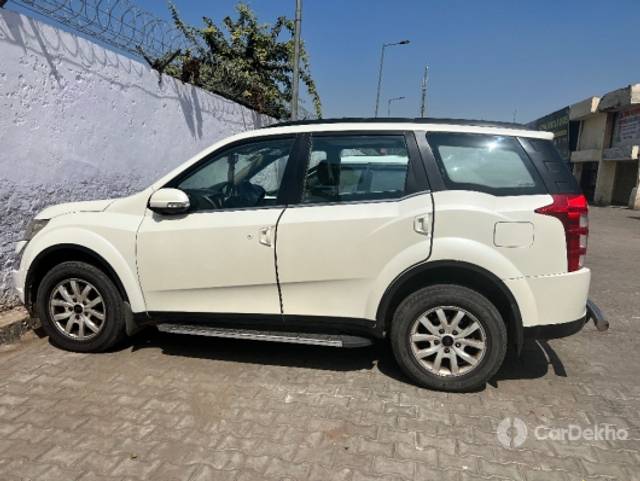 https://stimg2.cardekho.com/images/usedcarimages/large/3-2023/3658806/9355B10C-898E-403B-85C5-0872D6CBF7CF.jpg?imwidth=6402