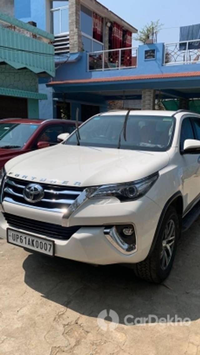 https://stimg2.cardekho.com/images/usedcarimages/large/3-2023/3658916/B6B22550-D47D-4D2B-9CFA-3A1F11574D9B.jpg?imwidth=6400