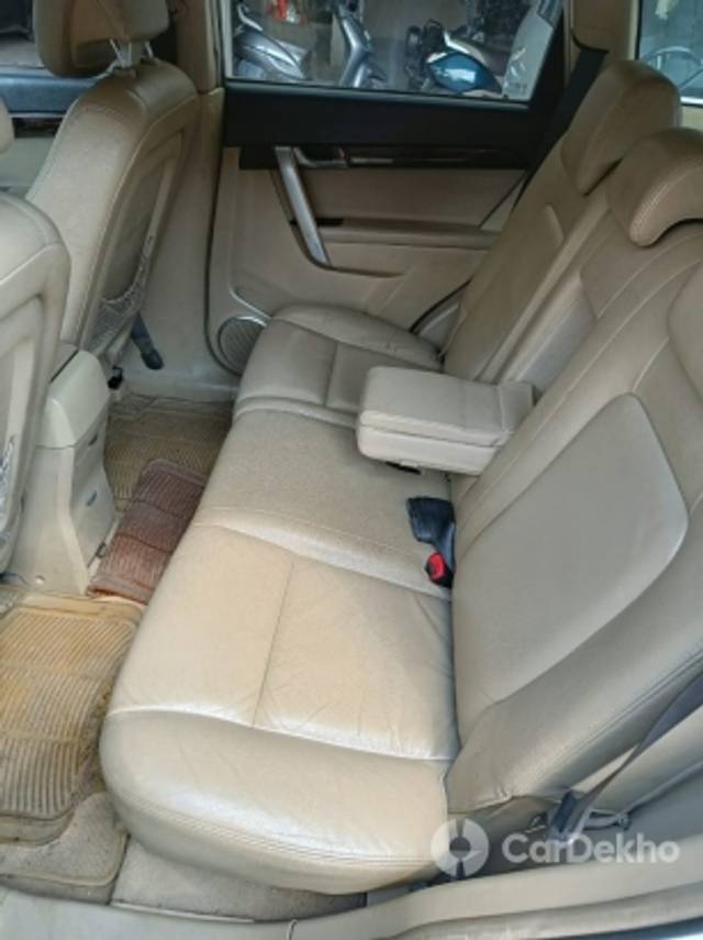 https://stimg2.cardekho.com/images/usedcarimages/large/3-2023/3658940/WhatsAppImage2023-03-21at6.20.45PM(1).jpg?imwidth=6401