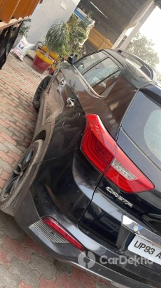 https://stimg2.cardekho.com/images/usedcarimages/large/3-2023/3658943/4EC520FF-AAAC-45D2-905E-E6A7D70E22E3.jpg?imwidth=6401