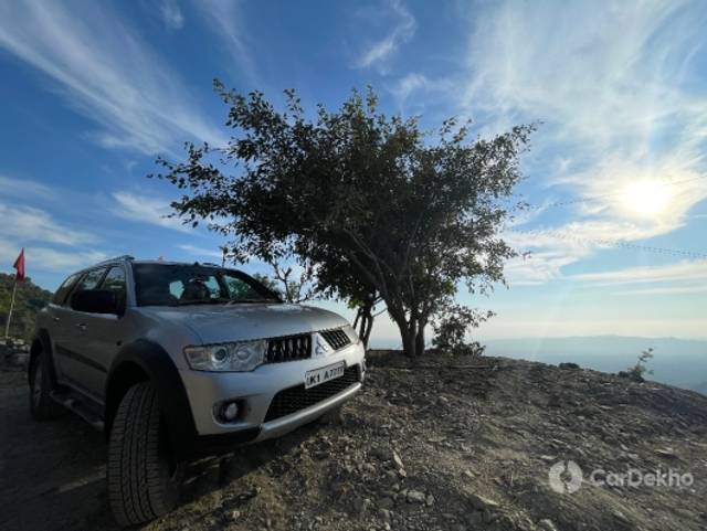 https://stimg2.cardekho.com/images/usedcarimages/large/3-2023/3658981/8C2333BE-946C-469E-94E0-A4607308F397.jpg?imwidth=6402