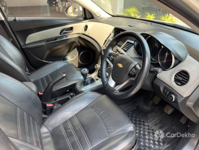 https://stimg2.cardekho.com/images/usedcarimages/large/3-2023/3658990/10D4D419-F3FF-4AB3-B7DE-4F0C0AD59E00.jpg?imwidth=6400