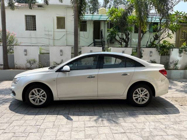 https://stimg2.cardekho.com/images/usedcarimages/large/3-2023/3658990/2A4E264E-CAF0-4073-B52D-9ADF11638BC0.jpg?imwidth=6401