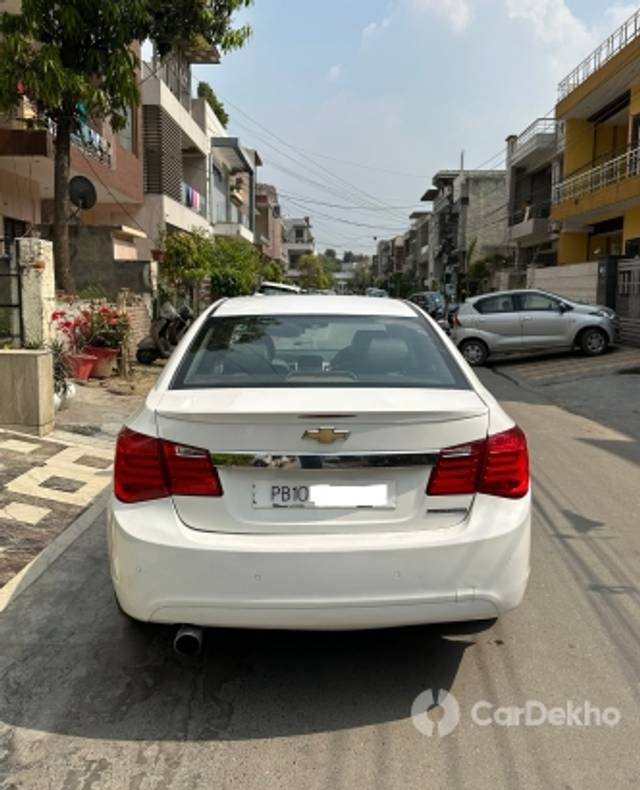 https://stimg2.cardekho.com/images/usedcarimages/large/3-2023/3659266/9F799BDA-BE0F-4932-B4BD-219FBBAFF077.jpg?imwidth=6402