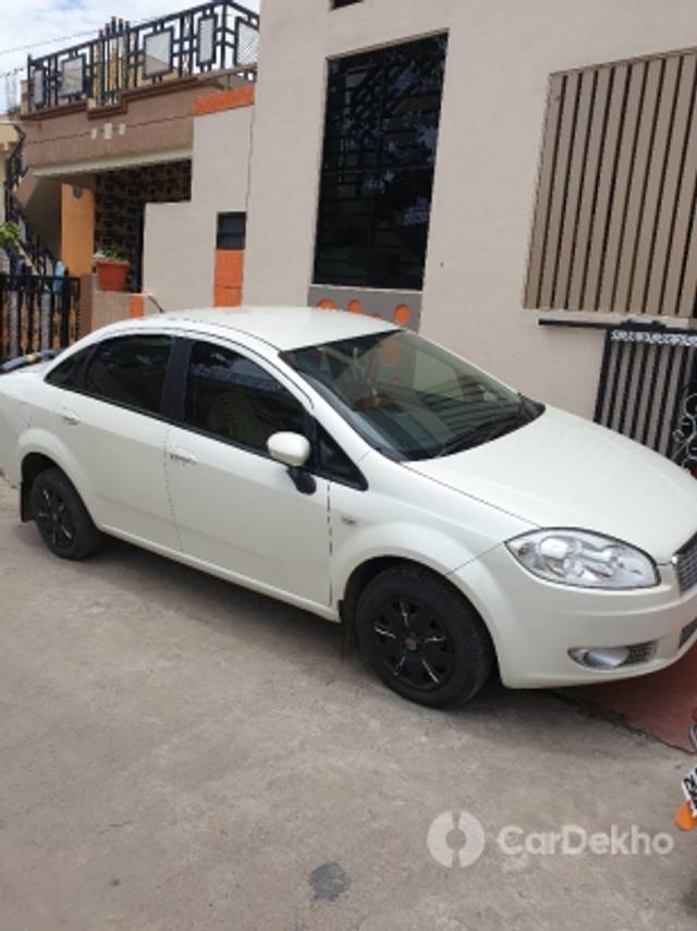 https://stimg2.cardekho.com/images/usedcarimages/large/3-2023/3659307/20190909_115917.jpg?imwidth=6401