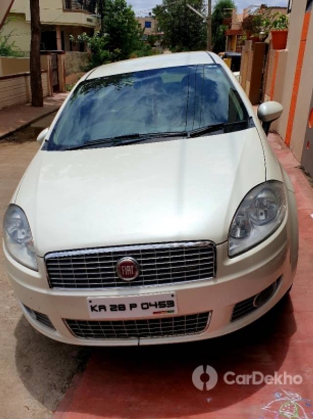https://stimg2.cardekho.com/images/usedcarimages/large/3-2023/3659307/20190924_150435.jpg?imwidth=6400