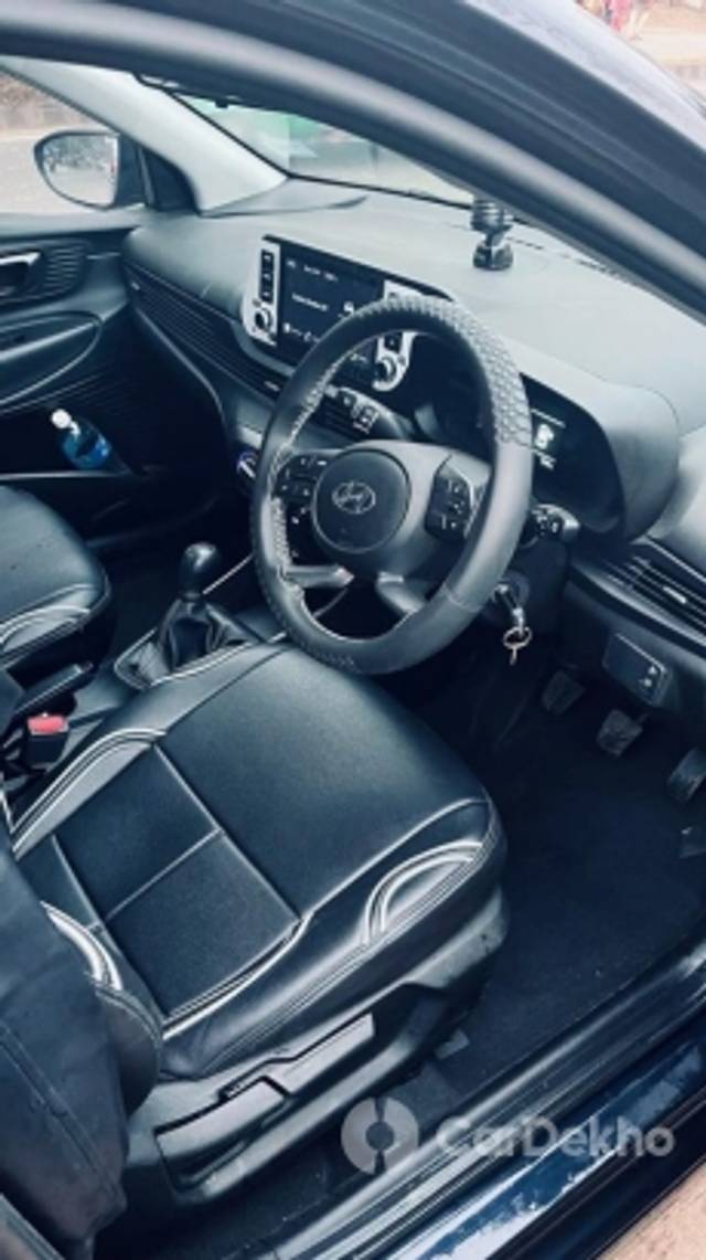 https://stimg2.cardekho.com/images/usedcarimages/large/3-2023/3659536/IMG-20230323-WA0021.jpg?imwidth=6402