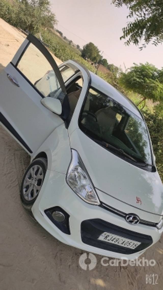 https://stimg2.cardekho.com/images/usedcarimages/large/3-2023/3659745/B612_20221013_124215_231.jpg?imwidth=6402