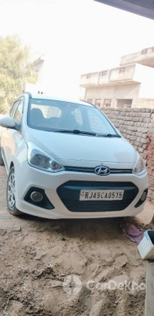 https://stimg2.cardekho.com/images/usedcarimages/large/3-2023/3659745/B612_20230323_085826_110.jpg?imwidth=6401
