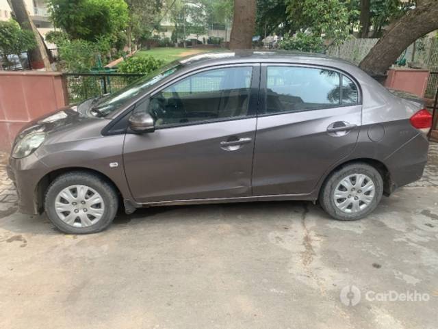 https://stimg2.cardekho.com/images/usedcarimages/large/3-2023/3660019/5F14AC69-3725-4E4B-8851-BB95DE364B1E.jpg?imwidth=6401