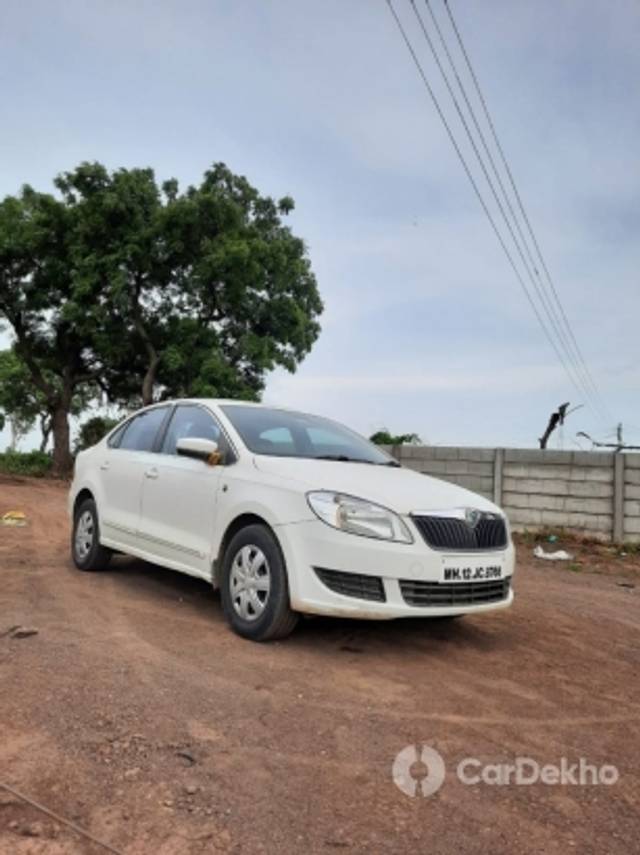 https://stimg2.cardekho.com/images/usedcarimages/large/3-2023/3660056/WhatsAppImage2023-03-24at1.37.18PM(1).jpg?imwidth=6402
