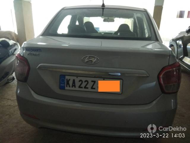 https://stimg2.cardekho.com/images/usedcarimages/large/3-2023/3660121/Back.jpg?imwidth=6402