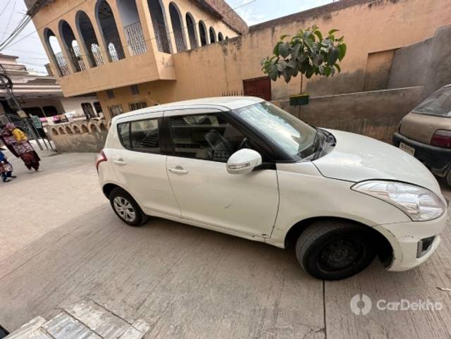 https://stimg2.cardekho.com/images/usedcarimages/large/3-2023/3660575/54A948DE-BE5C-4371-916F-CF5925564E89.jpg?imwidth=6402