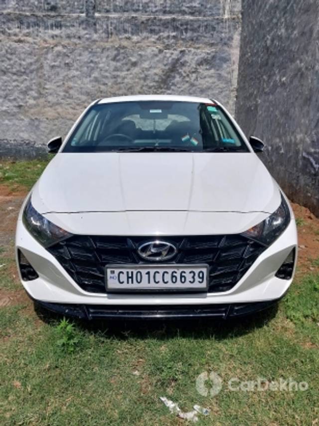 https://stimg2.cardekho.com/images/usedcarimages/large/3-2023/3660765/IMG-20230321-WA0019.jpg?imwidth=6401