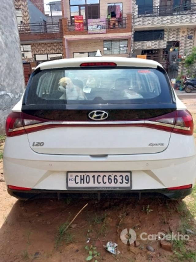 https://stimg2.cardekho.com/images/usedcarimages/large/3-2023/3660765/IMG-20230321-WA0022.jpg?imwidth=6400