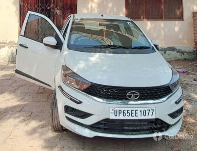 https://stimg2.cardekho.com/images/usedcarimages/large/3-2023/3660853/20230324_225952.jpg?imwidth=6400